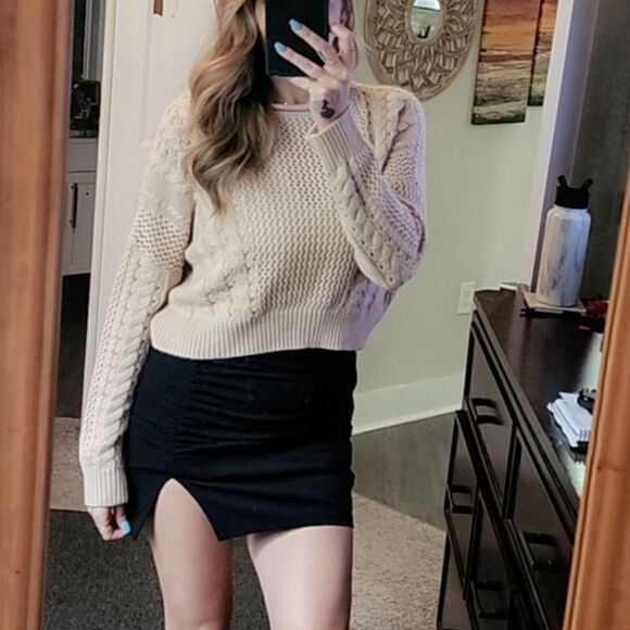 Cropped Sweater   - Picture 1 of 4